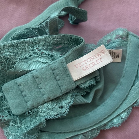 Victoria’s Secret 34c Lace floral Bra - Picture 2 of 6